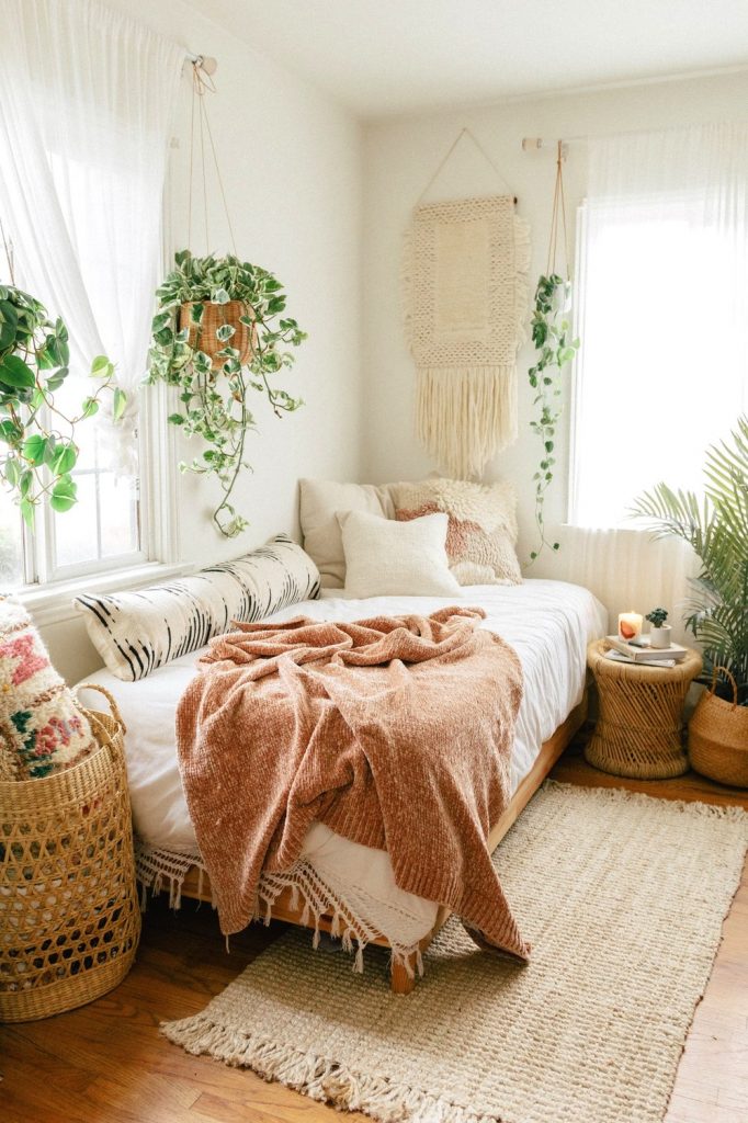 simple boho bedroom decor